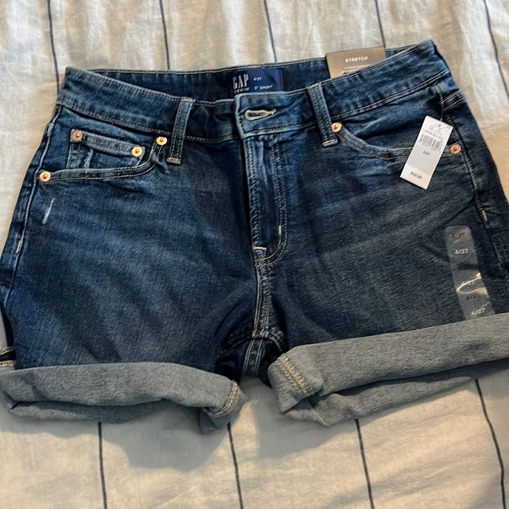 GAP NWT Denim shorts Sz 4/27